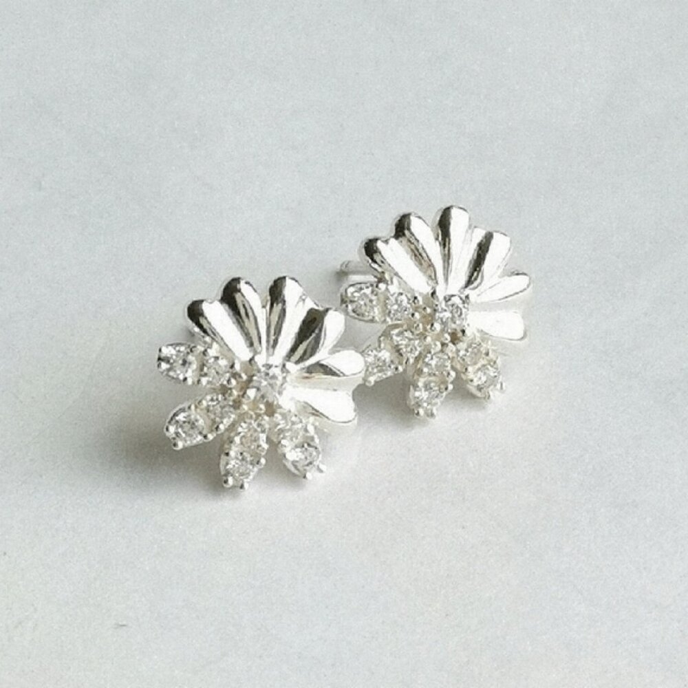 NEW Daisy sterling silver cz stud earrings